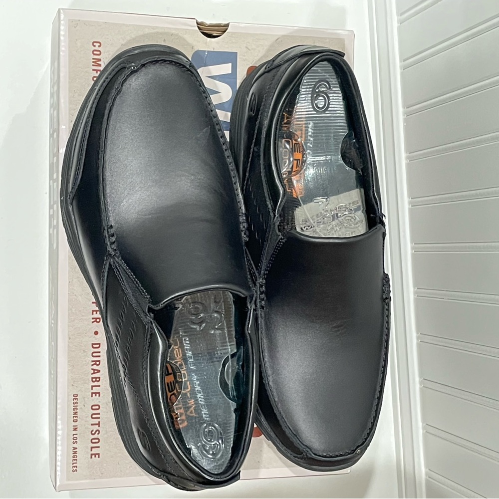 Skechers Wide Fit Men’s 9W Black Leather Slip-On Loafer Dress Shoe New in Box